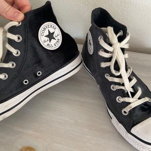 Black (velvet) converse